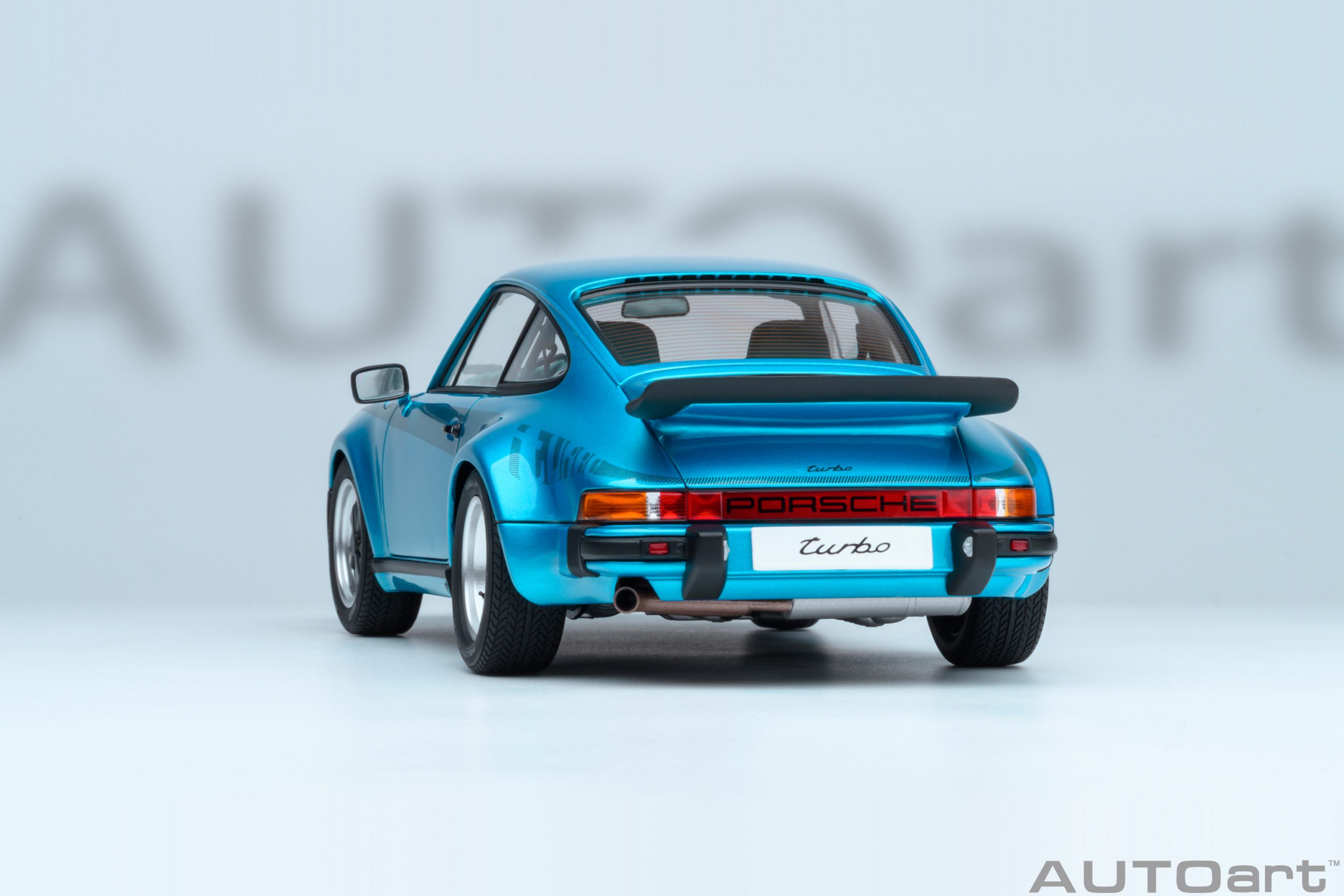 AUTOart Porsche 911 Turbo 3.0 (930) 1:18 - Minerva Blue – Bild 20