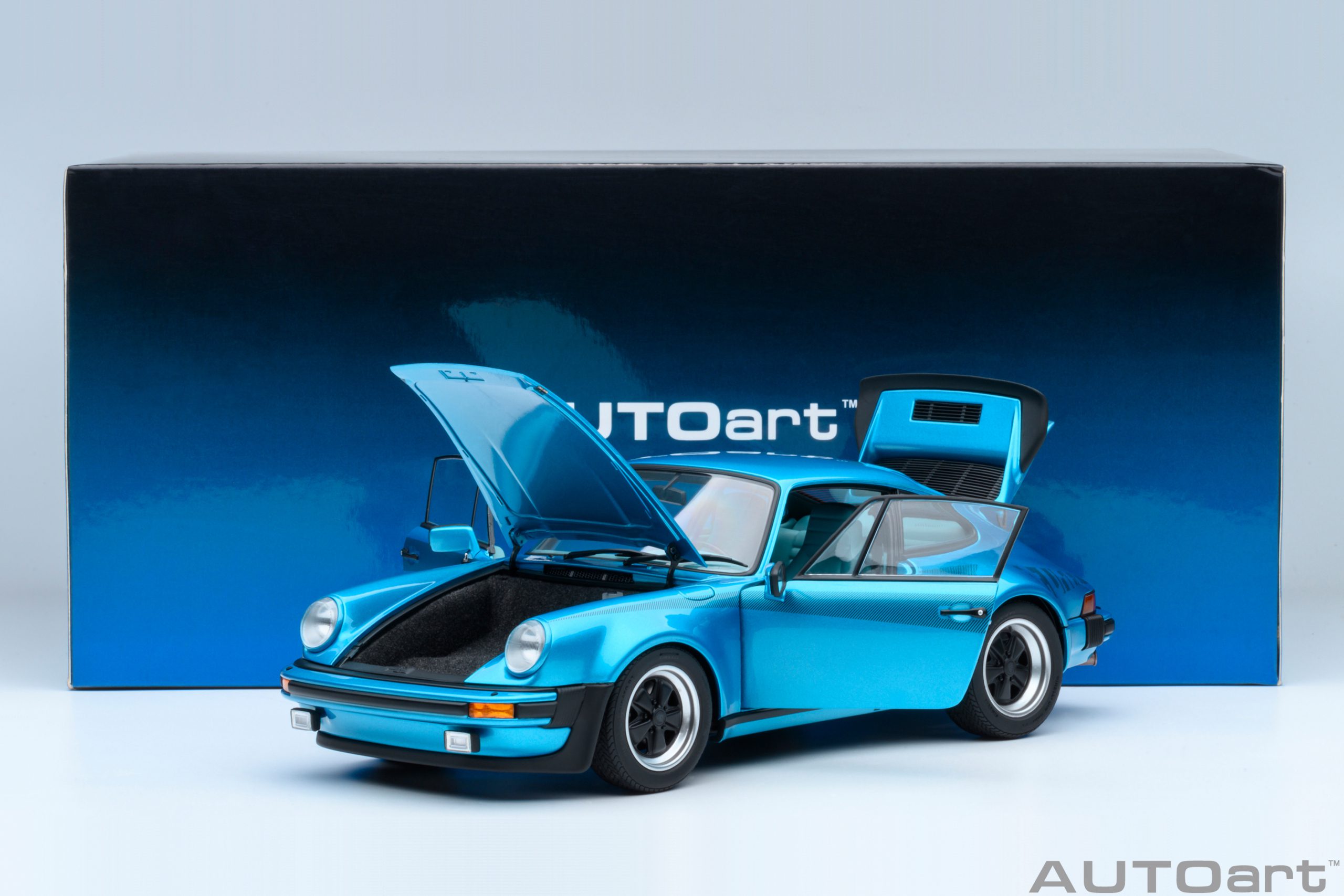 AUTOart Porsche 911 Turbo 3.0 (930) 1:18 - Minerva Blue – Bild 21