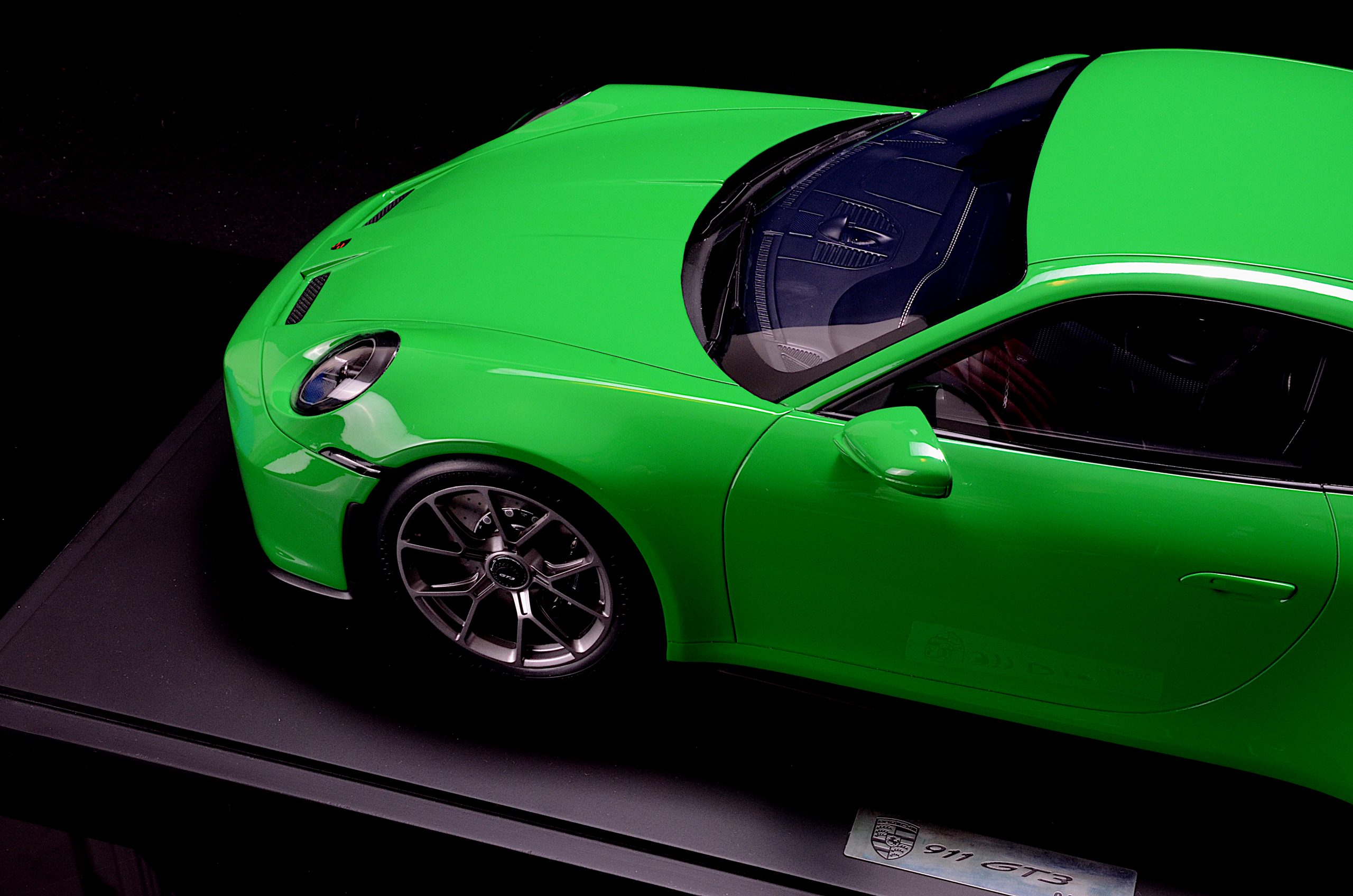 GT Spirit Porsche 911 992 GT3 grün 1:8 - 1/8 – Bild 2