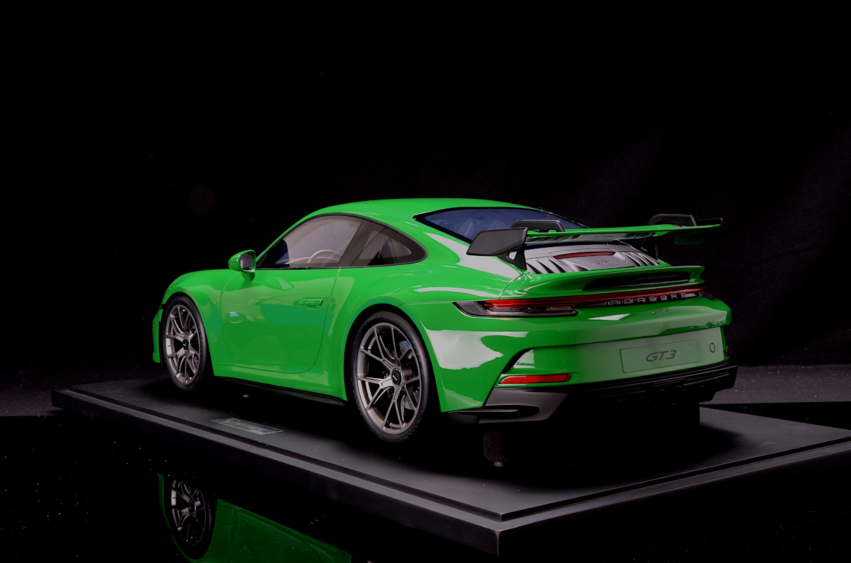 GT Spirit Porsche 911 992 GT3 grün 1:8 - 1/8 – Bild 3