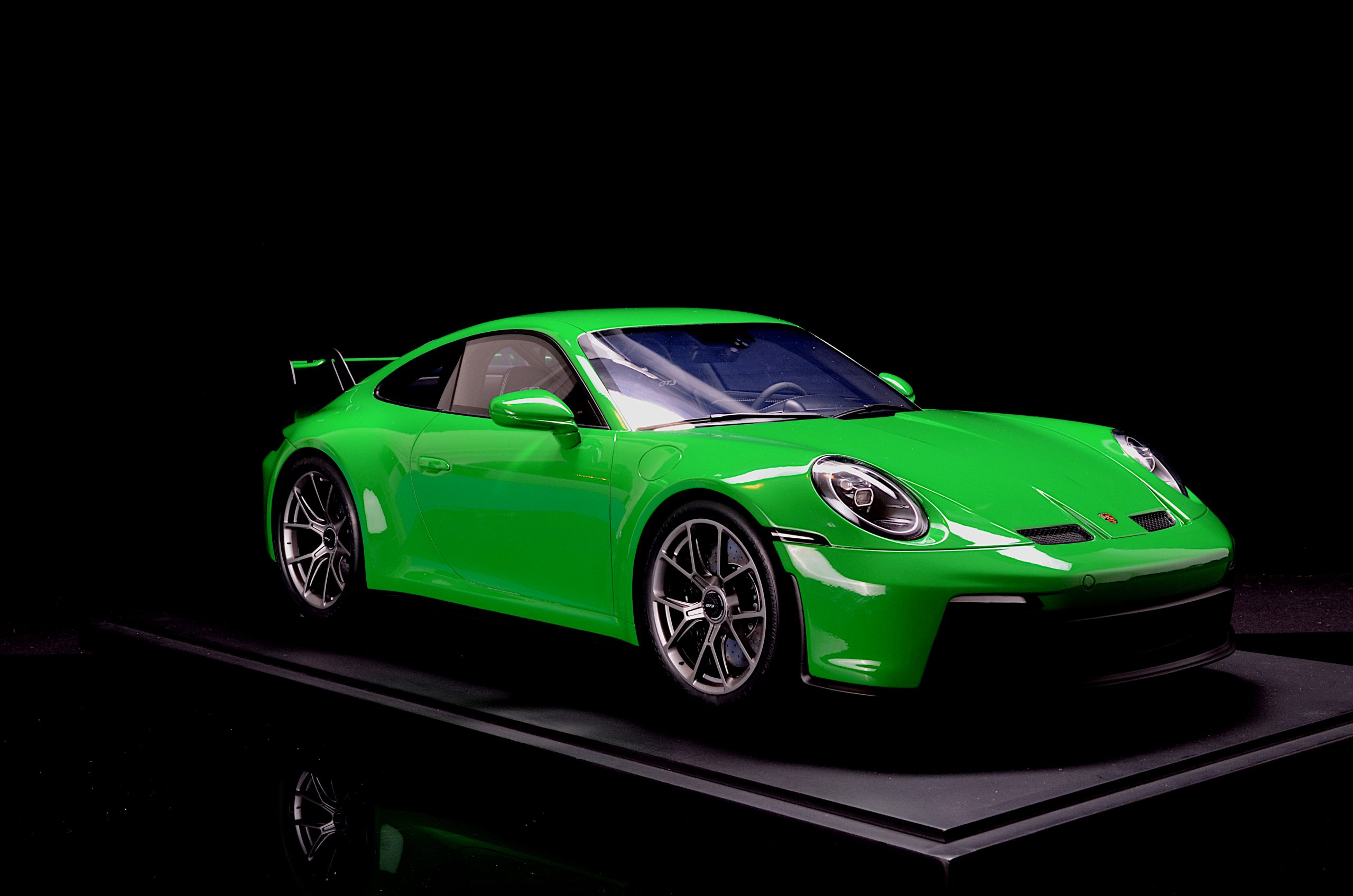 GT Spirit Porsche 911 992 GT3 grün 1:8 - 1/8 – Bild 4