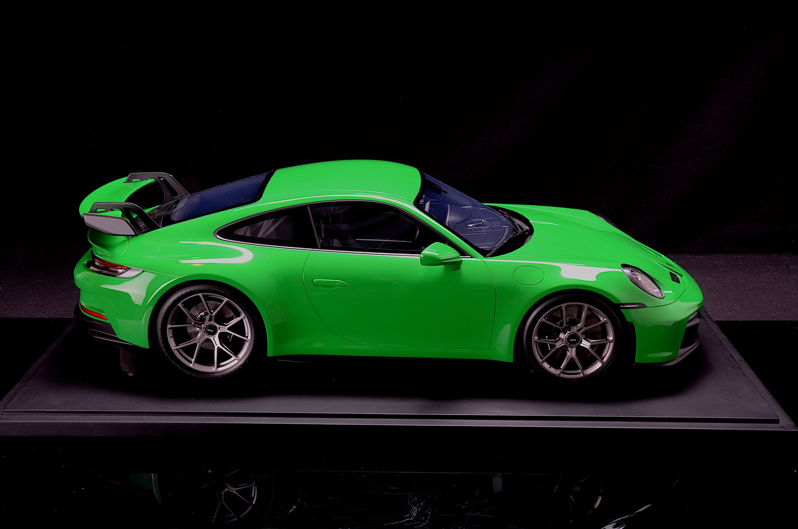 GT Spirit Porsche 911 992 GT3 grün 1:8 - 1/8 – Bild 5