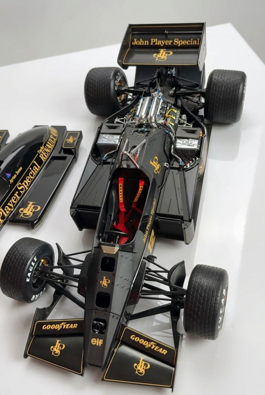 Werk83 Lotus 97T Ayrton Senna Portugal 1985 - Bausatz | 1:8 – Bild 2