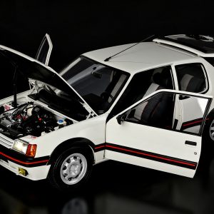 IXO Peugeot 205 GTI Weiss Bausatz 1:8