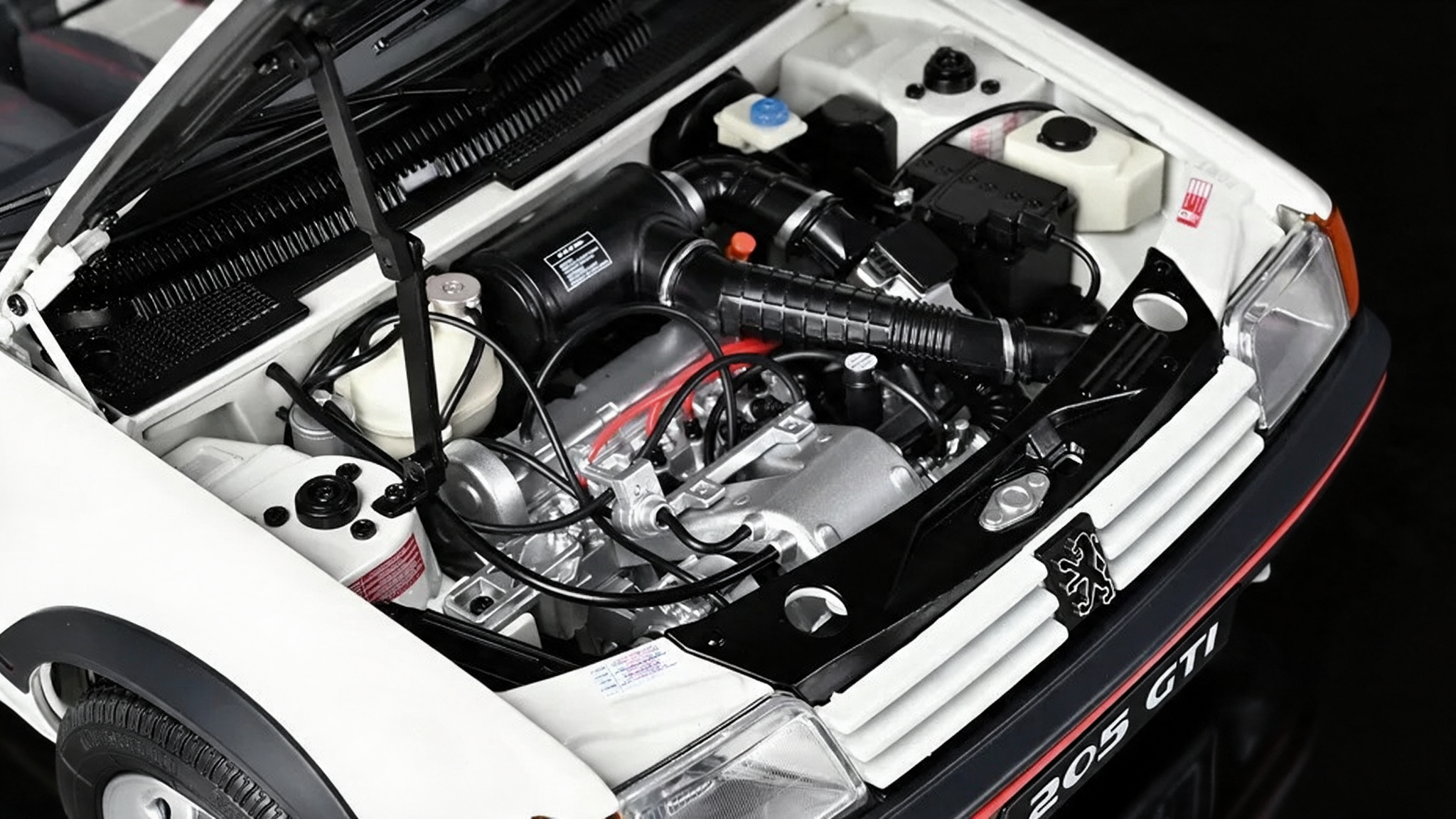 IXO Peugeot 205 GTI Weiss Bausatz 1:8 – Bild 3