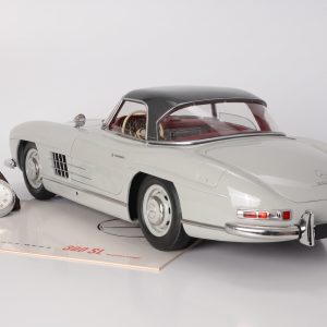 IXO Mercedes 300 SL Roadster weiss grau modelcars24 exklusive Bausatz 1:8 - 1/8